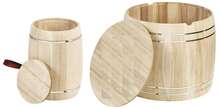 Small and large wooden barrels : Trays, baskets